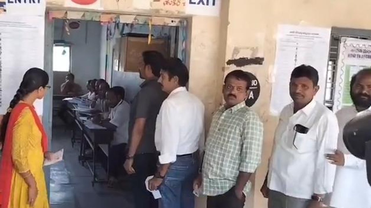 వనపర్తి: జిల్లా కేంద్రంలో ఎమ్మెల్సీ ఎన్నికలు షురూ..