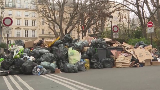Grève des éboueurs : les déchets s'accumulent à Paris