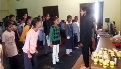 महिला पुलिस ने सिखाया सेल्फ डिफेंस तो आधीशक्ति में जगा आत्मविश्वास