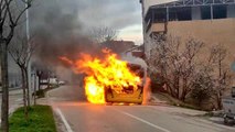 Bursa'da seyir halindeki halk otobüsü alev alev yandı