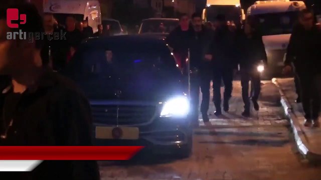 Depremzede yurttaşa polis müdahalesi: Erdoğan'a 'Geliyor Gelmekte Olan' diye seslendi