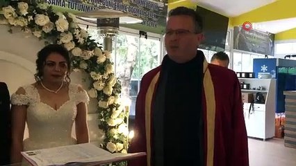 Enkazdan Kurtulan Genç ve Nişanlısı, Alaşehir’de Gözyaşlarıyla Evlendi