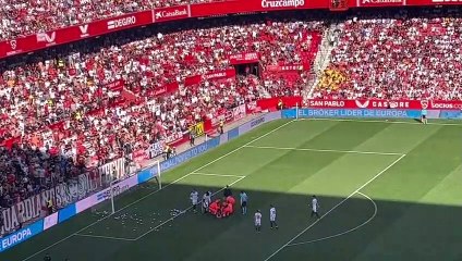 الحارس المغربي بونو يتعرض لإصابة بالغة ويغادر الملعب على محفة