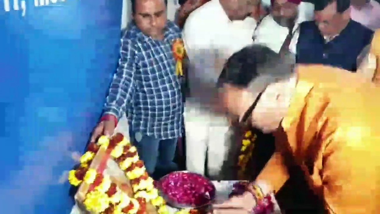 डिप्टी सीएम बृजेश पाठक ने मेरठ स्टेडियम में की वेटलिफ्टिंग, देखे वीडियो
