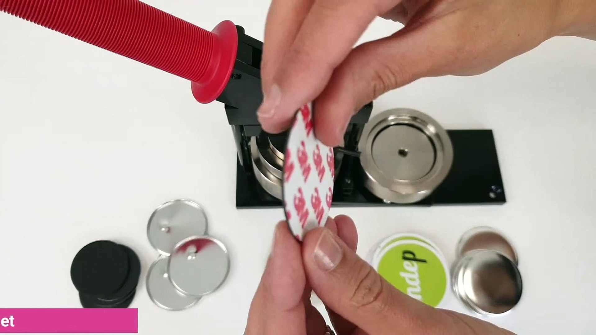 Machine à magnet : personnalisez vos magnets frigo ! - Vidéo