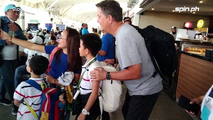Family takes photo with coach Tim Cone #pbaallstar