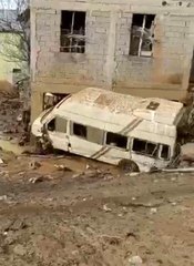 Bitlis'te sulama göleti patladı, sel suları mahalleyi yuttu