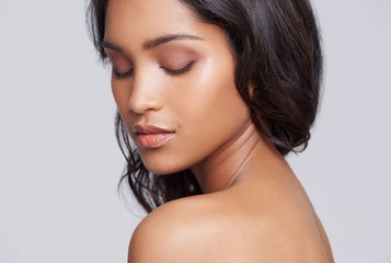 Teint lisse et régulier : cette base de maquillage cartonne sur la toile