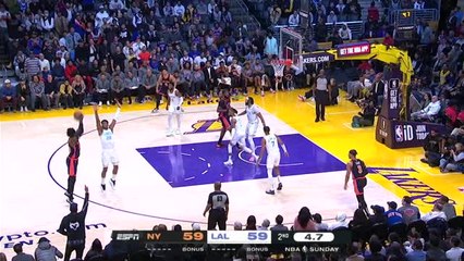 Скачать видео: Knicks snap three-game skid with Lakers win