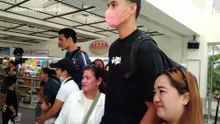 Japeth Aguilar accommodates fans selfie requests before flight back to Manila #pbaallstar