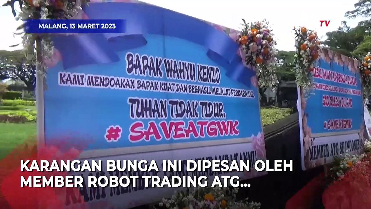 Karangan Bunga Bejibun di Malang Buat Mendukung Wahyu Kenzo