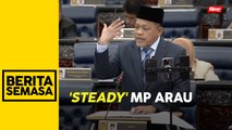 Dewan Rakyat terhibur Shahidan buat 'live' guna 3 telefon