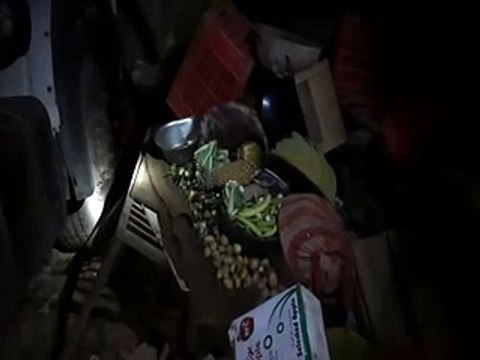 video: सब्जी की थडियों में घुसा ट्रोला, लोगों व दुकानदारों ने भागकर बचाई जान