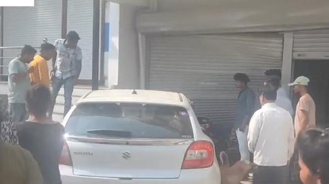 धार: तेज रफ़्तार कार ने मासूम को कुचला, मौके पर हुई दर्दनाक मौत