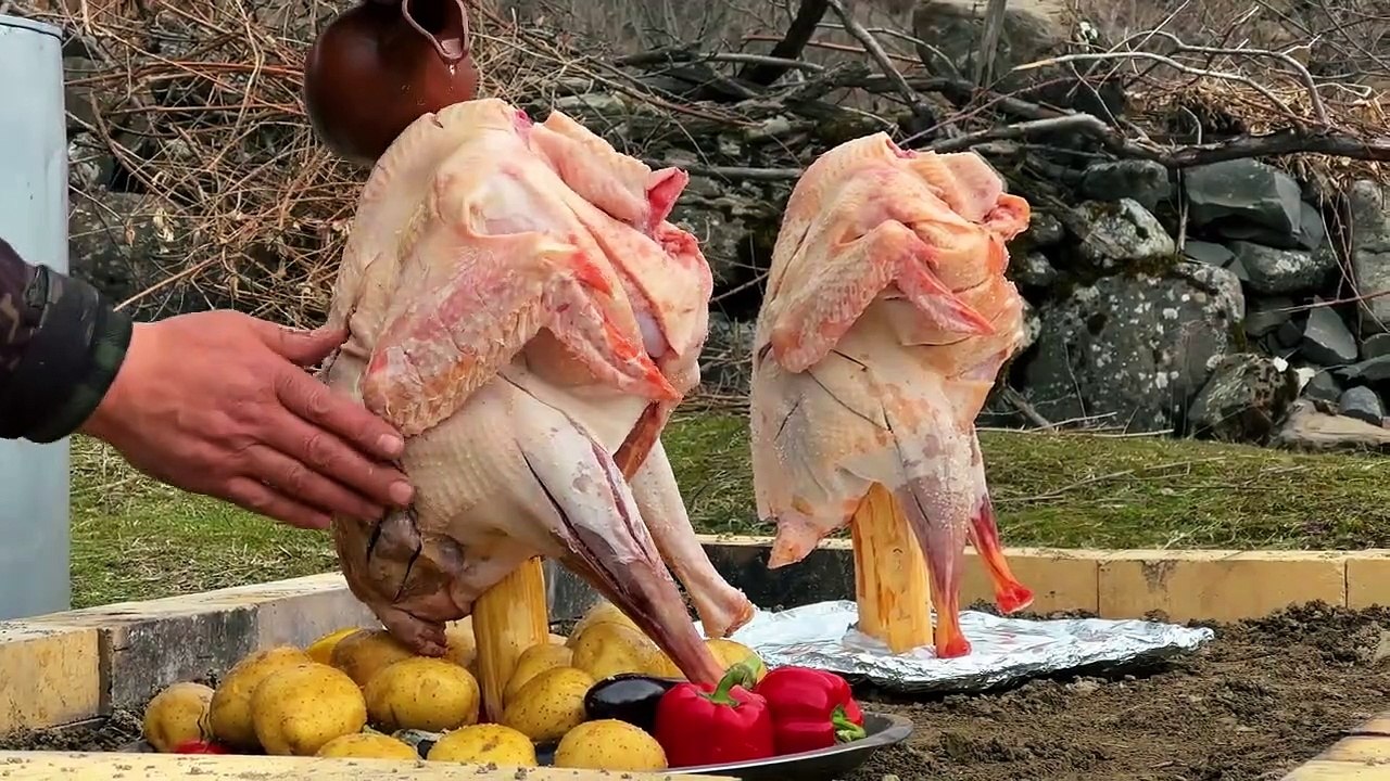 Huge Turkeys under Barrels in the Fire! A Unique Way and Delicious Meat