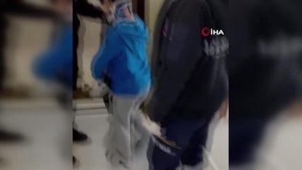 Bayrampaşa'da evin tavanındaki alçı ve sıva parçaları çocukların üzerine düştü