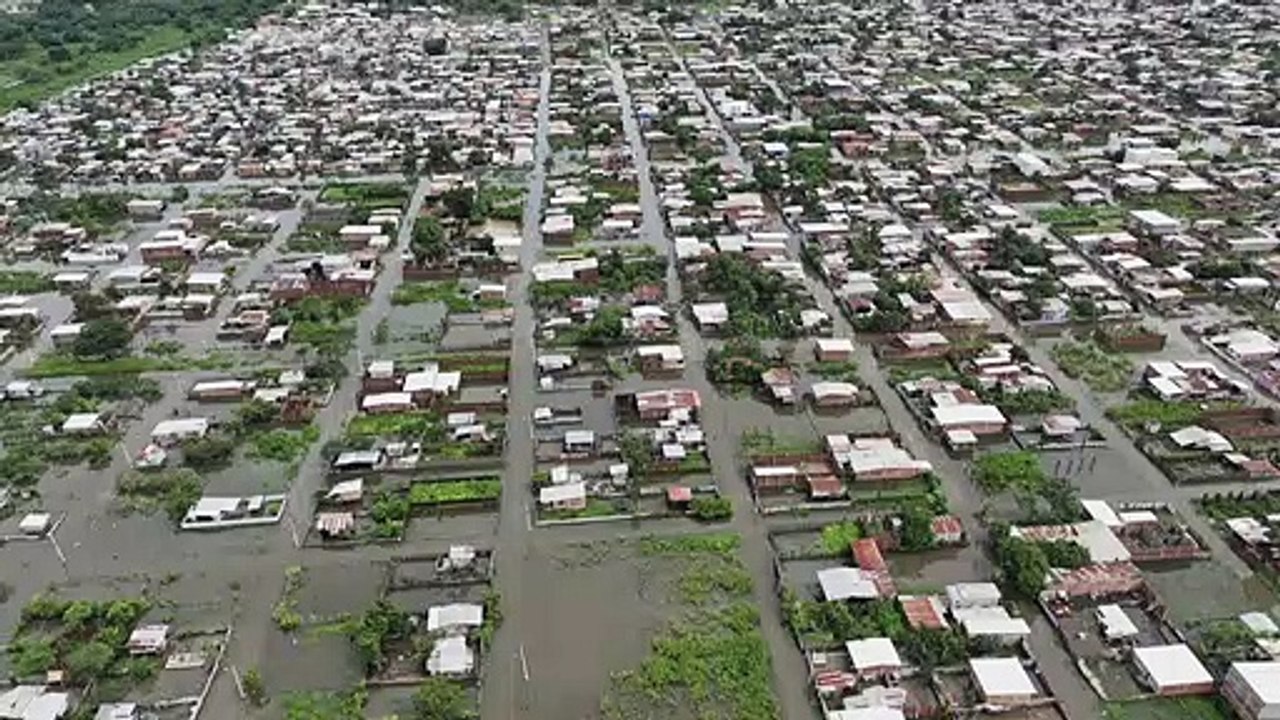 Überschwemmungen in Ecuador und Peru durch Zyklon 'Yaku'