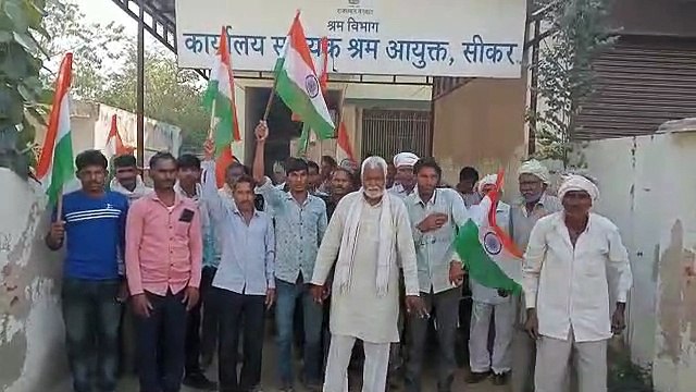 मजदूरी बढ़ाने की मांग को लेकर ईंट भट्टा मजदूरों ने किया विरोध प्रदर्शन