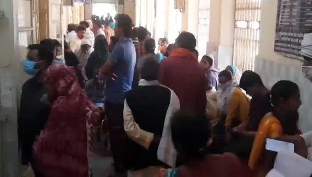 बदल रहे मौसम से जिला अस्पताल में मरीजों की कतार
