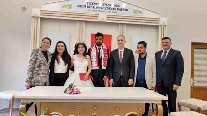 Depremden kurtulup Bursa'da dünyaevine girdiler