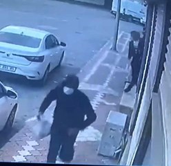 Maskeli şahıstan güpegündüz 2.5 milyon TL'lik kapkaç kamerada