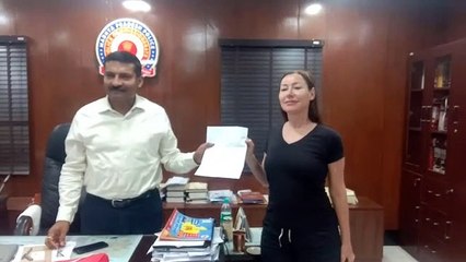 अमरीकी शहरों से बेहतर है इंदौर की सुरक्षा व्यवस्था, लेखिका रिनी लीन ने पुलिस कमिश्नर हरिनारायणाचारी मिश्र से मिलकर दिया धन्यवाद।