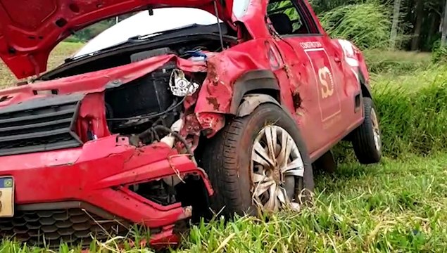 Mulher fica ferida após se envolver em acidente na PR-486