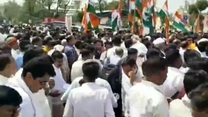 दमोह: कांग्रेस ने किया राजभवन का घेराव,पूर्व विधायक ने दिखाया शक्ति प्रदर्शन
