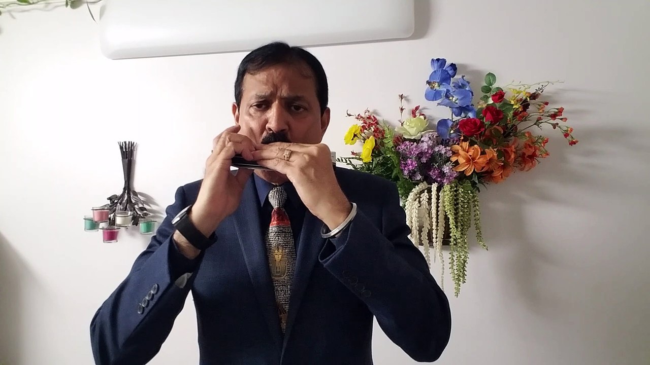 Solah Baras Ki Bali Umar Ko Salaam-Film Ek Duuje Ke Liye 1981 on Harmonica Live Performance by Mukund Kamdar