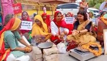 गोबर की रोटी पर नमक-मिर्च की चटनी, सिलेंडर को माला पहनाकर चूल्हे की अगरबत्ती