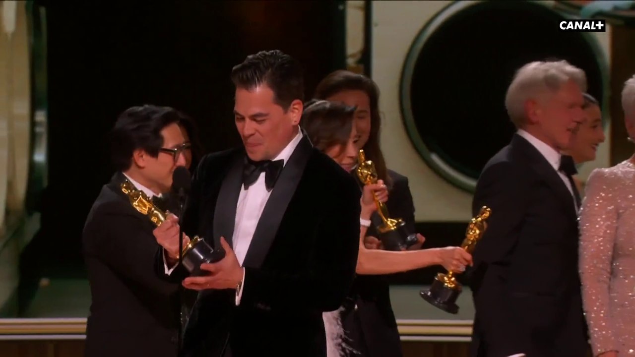 Everything Everywhere All At Once triomphe aux Oscars, et devient le film le plus primé de tous les temps