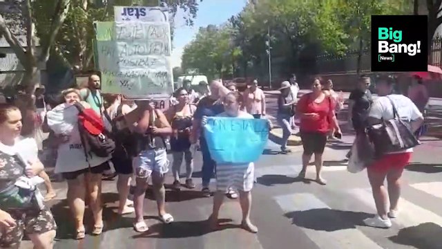 La comunidad educativa de Barracas cortó la Av. Vélez Sarsfield e Iriarte por la ola de calor y la falta de condiciones de las escuelas