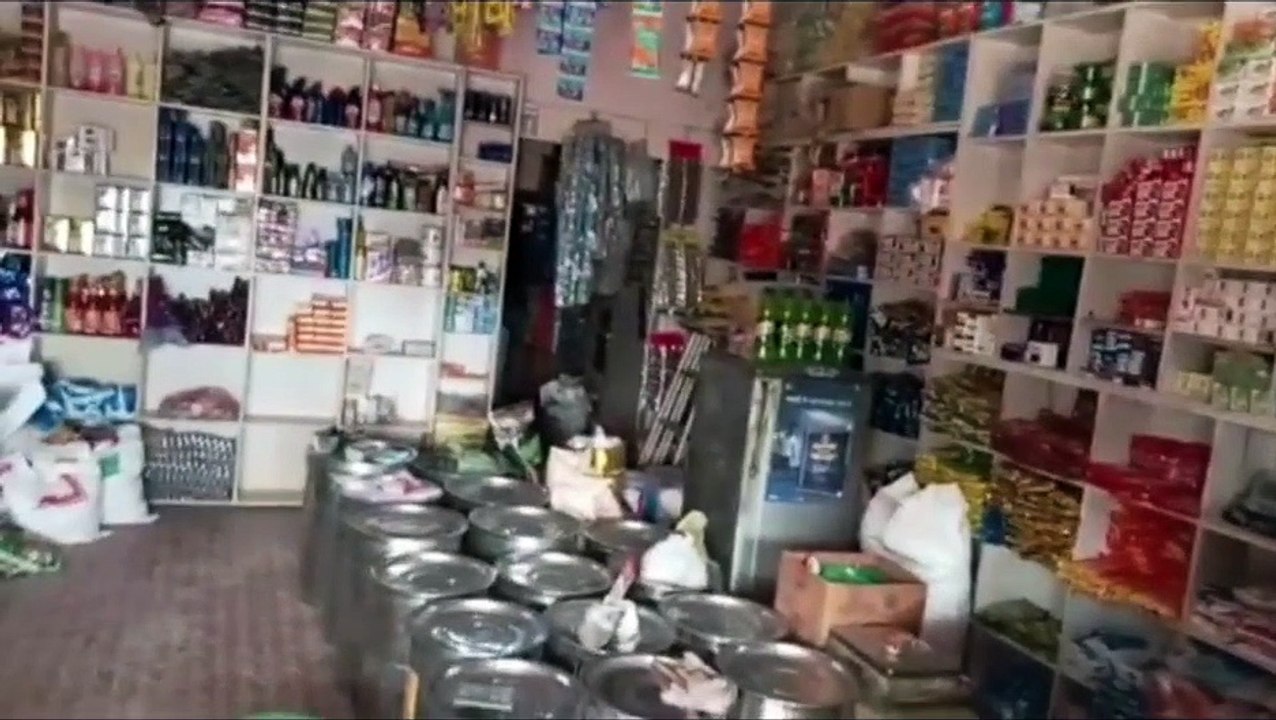 एक रात में दो दुकानों में चोरी की वारदात-किराना...