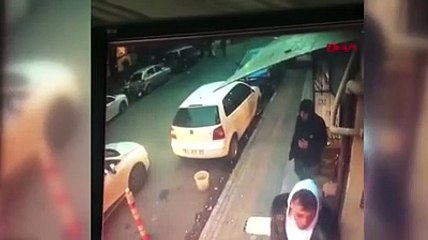 Silahlı saldırı sırasında çay keyfi