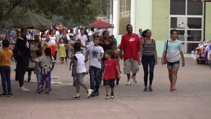 Familias disfrutan de la tarde de los mimados en Plaza de la Revolución