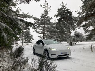 Objectif Mars en Tesla Model Y 🚗 : Défi ou Réalité ?