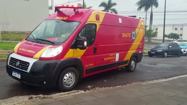 Motociclista sofre fratura exposta no punho após acidente no Bairro Santo Inácio