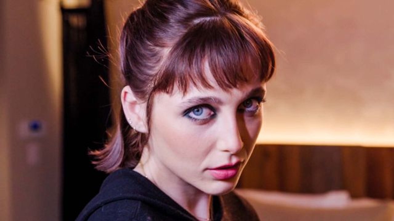 Emma Chamberlain Gets Ready for the 2023 Vanity Fair Oscar Party