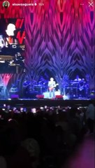Elsa Oseguera cantó a todo pulmón en concierto de Los Temerarios