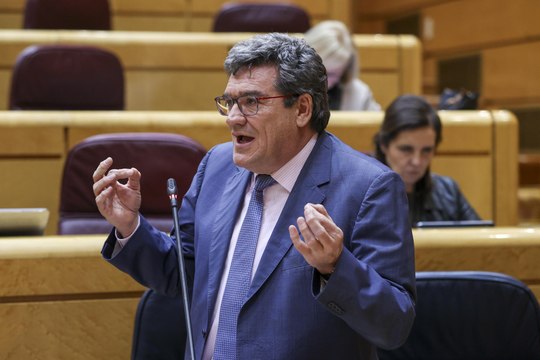 Escrivá recrimina a patronal no presentar propuestas concretas de pensiones