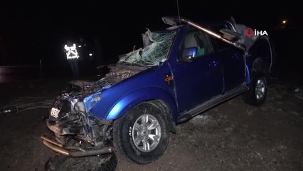 Çarptığı pikabı biçen tır tarlaya uçtu: 1 ölü, 5 yaralı