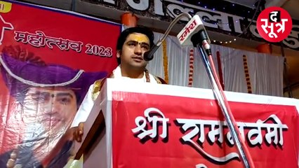 कथा के मंच से बोले धीरेंद्र शास्त्री- अब बातों से काम नहीं चलेगा, सड़कों पर उतरना होगा!