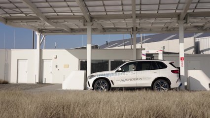 2023 BMW iX5 Hydrogen Power Refuel