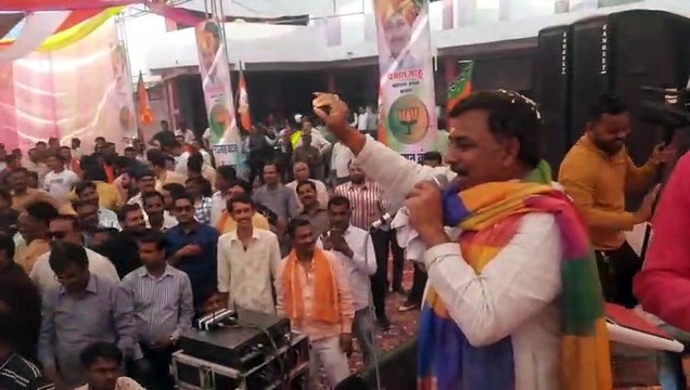 भाजपा कार्यकर्ताओं ने जमकर उड़ाया रंग-गुलाल