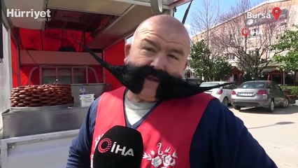 25 yıldır kesmediği bıyıkları, 80 santimetreye ulaştı