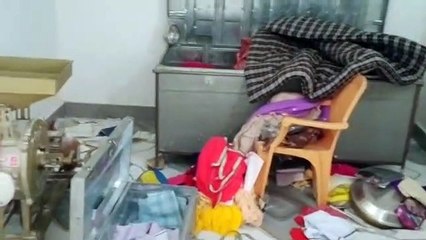 दस मिनट में चार लाख रुपए निकाल ले गए