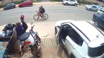 Câmeras de segurança mostram PM iniciando agressões contra motoboy; veja vídeo