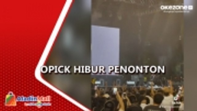 Opick Curi Perhatian Penonton saat Tampil di Pasar Musik Festival