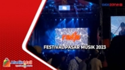 Hujan Tak Surutkan Animo Penonton Menyaksikan Radja Band di Festival Pasar Musik 2023