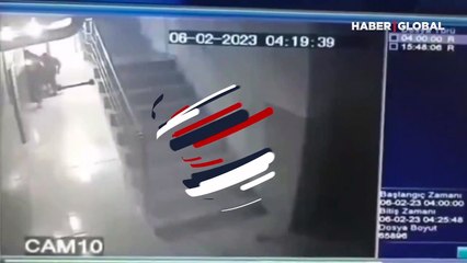 Deprem anının yeni görüntüleri ortaya çıktı! Sarsıntının şiddetinden ayakta durmakta büyük zorluk çektiler